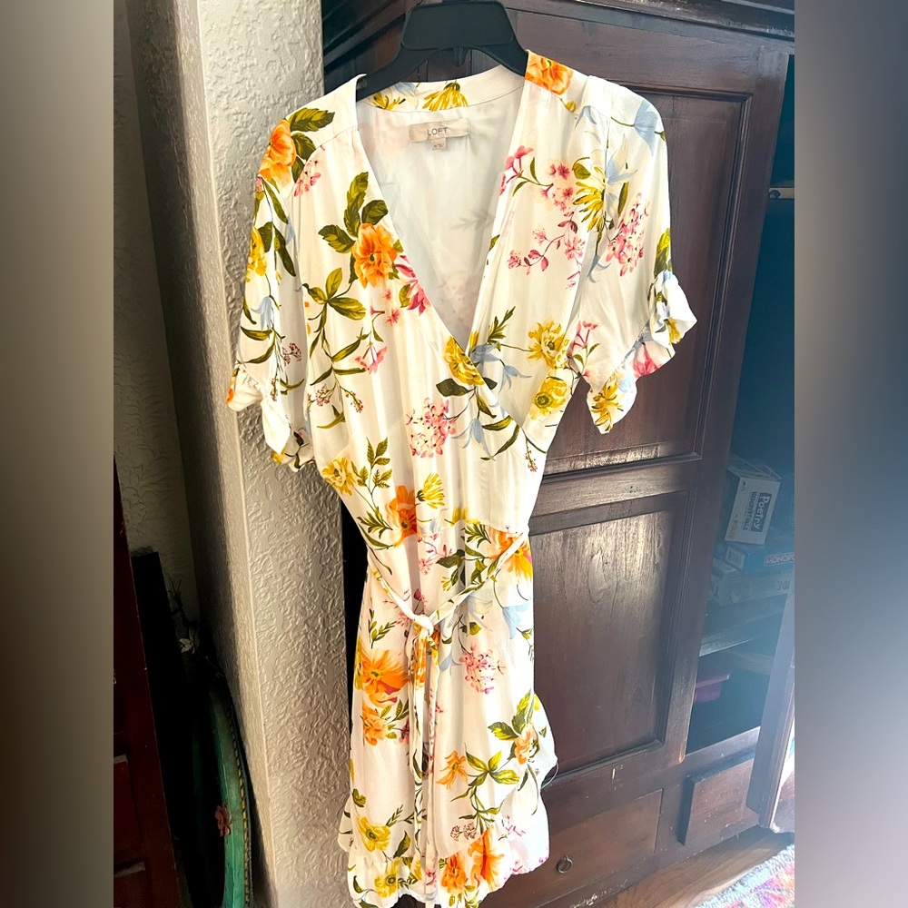 White floral wrap dress, Loft size 18, with side ruffle